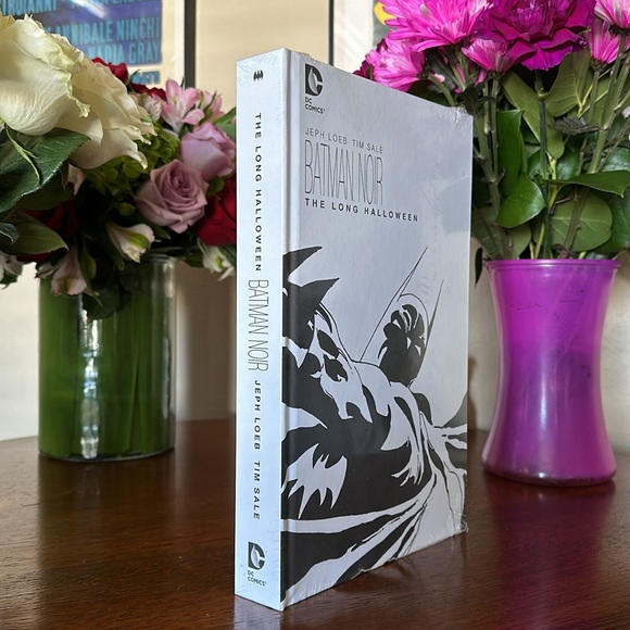 BRAND NEW Batman Noir The Long Halloween by Jeph Loeb & Tim Sale-in shrink wrap! - Picture 2 of 4